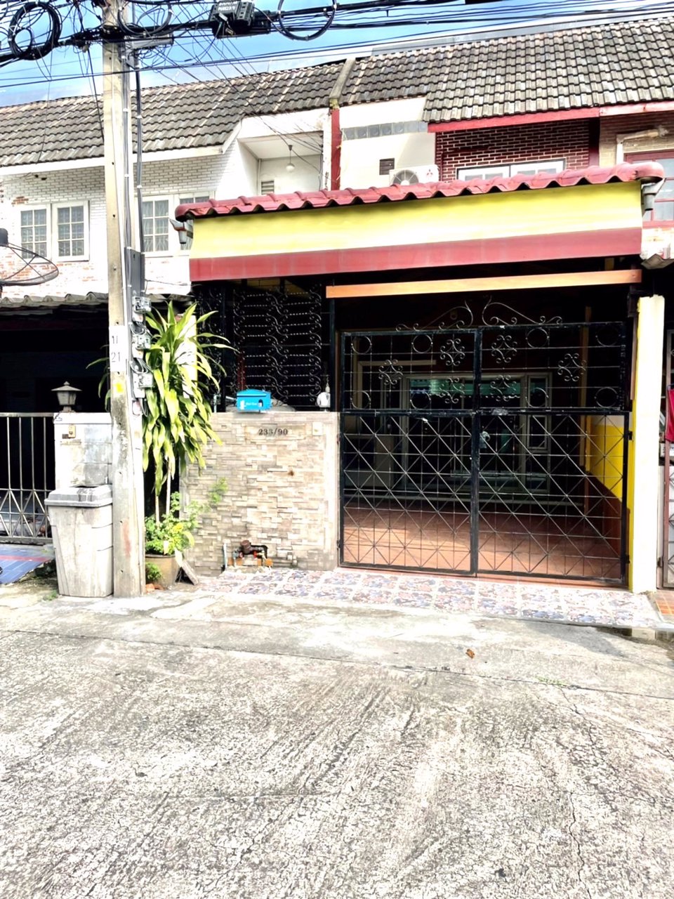 ขายทาวน์เฮ้าส์สวย-ทำเลทอง-ติดถนนใหญ่-ใกล้สี่แยกบางนา-0917232192