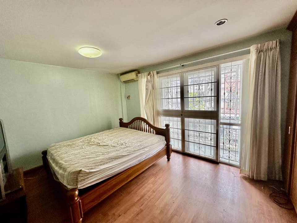 ขายด่วน-ทาวน์โฮม-3-ชั้น-หมู่บ้านกาญจนาลักษณ์4-ซอยวัดพระเงิน