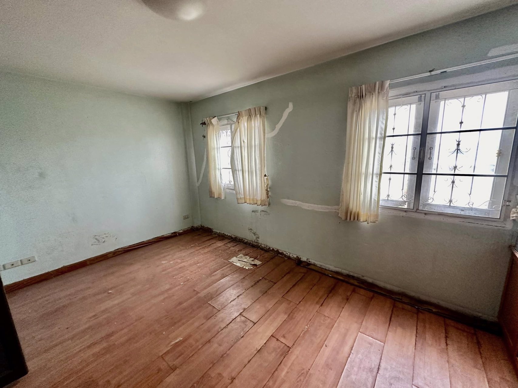 ขายด่วน-ทาวน์โฮม-3-ชั้น-หมู่บ้านกาญจนาลักษณ์4-ซอยวัดพระเงิน