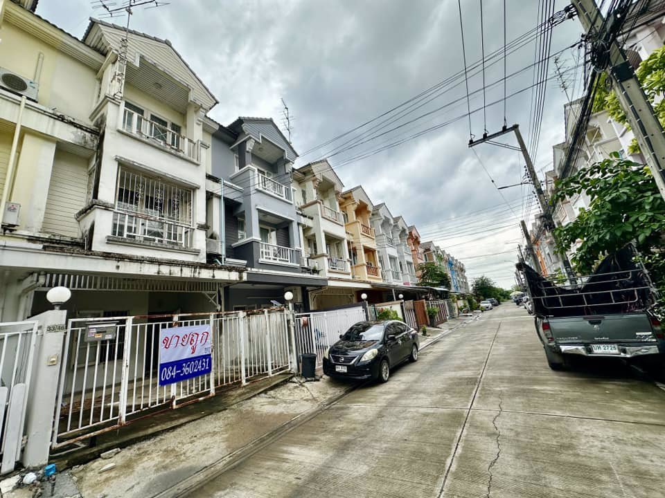 ขายด่วน-ทาวน์โฮม-3-ชั้น-หมู่บ้านกาญจนาลักษณ์4-ซอยวัดพระเงิน