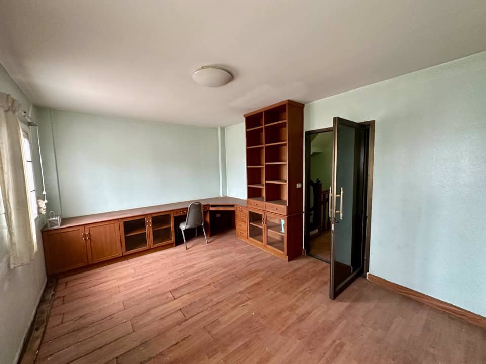 ขายด่วน-ทาวน์โฮม-3-ชั้น-หมู่บ้านกาญจนาลักษณ์4-ซอยวัดพระเงิน