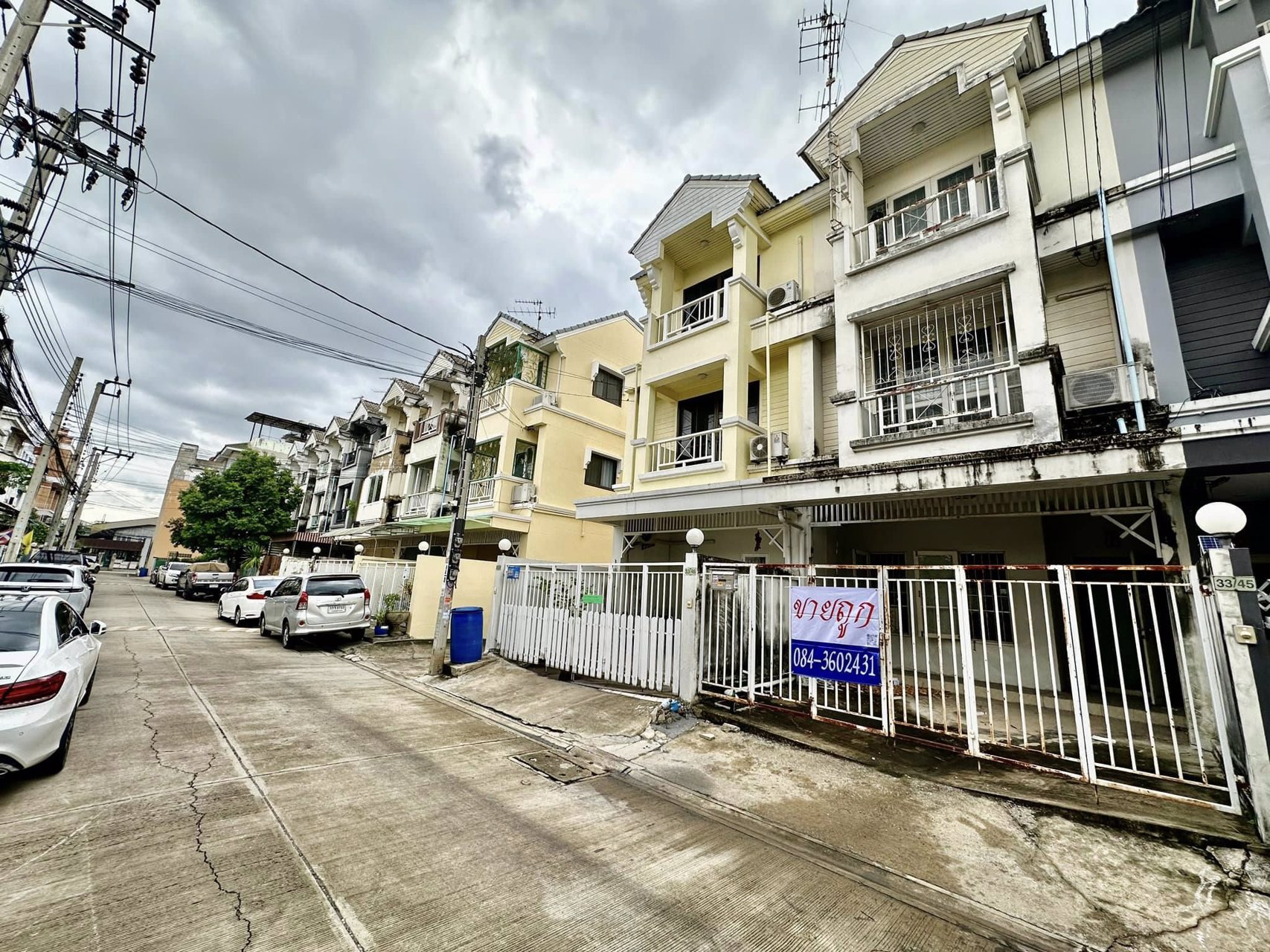 ขายด่วน-ทาวน์โฮม-3-ชั้น-หมู่บ้านกาญจนาลักษณ์4-ซอยวัดพระเงิน