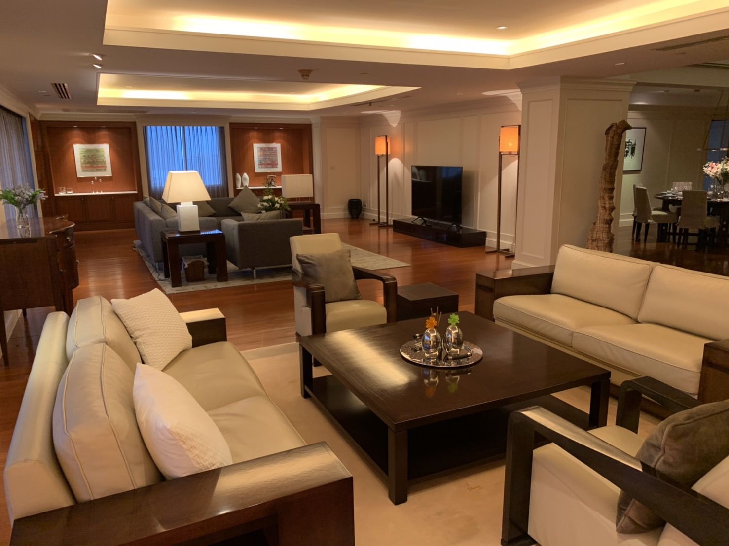 ขาย-เช่า-las-colinas-ลาส-โคลินาส-700-ตรม-ติด-mrt-สุขุมวิท