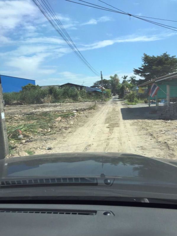 ขายที่ดินเปล่าถมแล้ว-300-ตรวในซอยร่มเกล้า-21-10-ใกล้สนามบินสุวรรณภูมิ