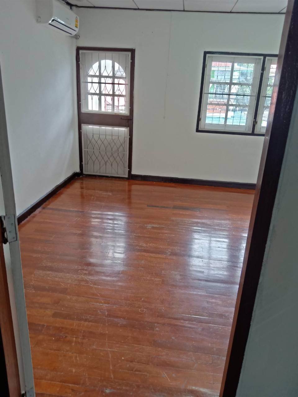 ให้เช่าทาวน์เฮาส์-หมู่บ้านเสนาวิลล่า