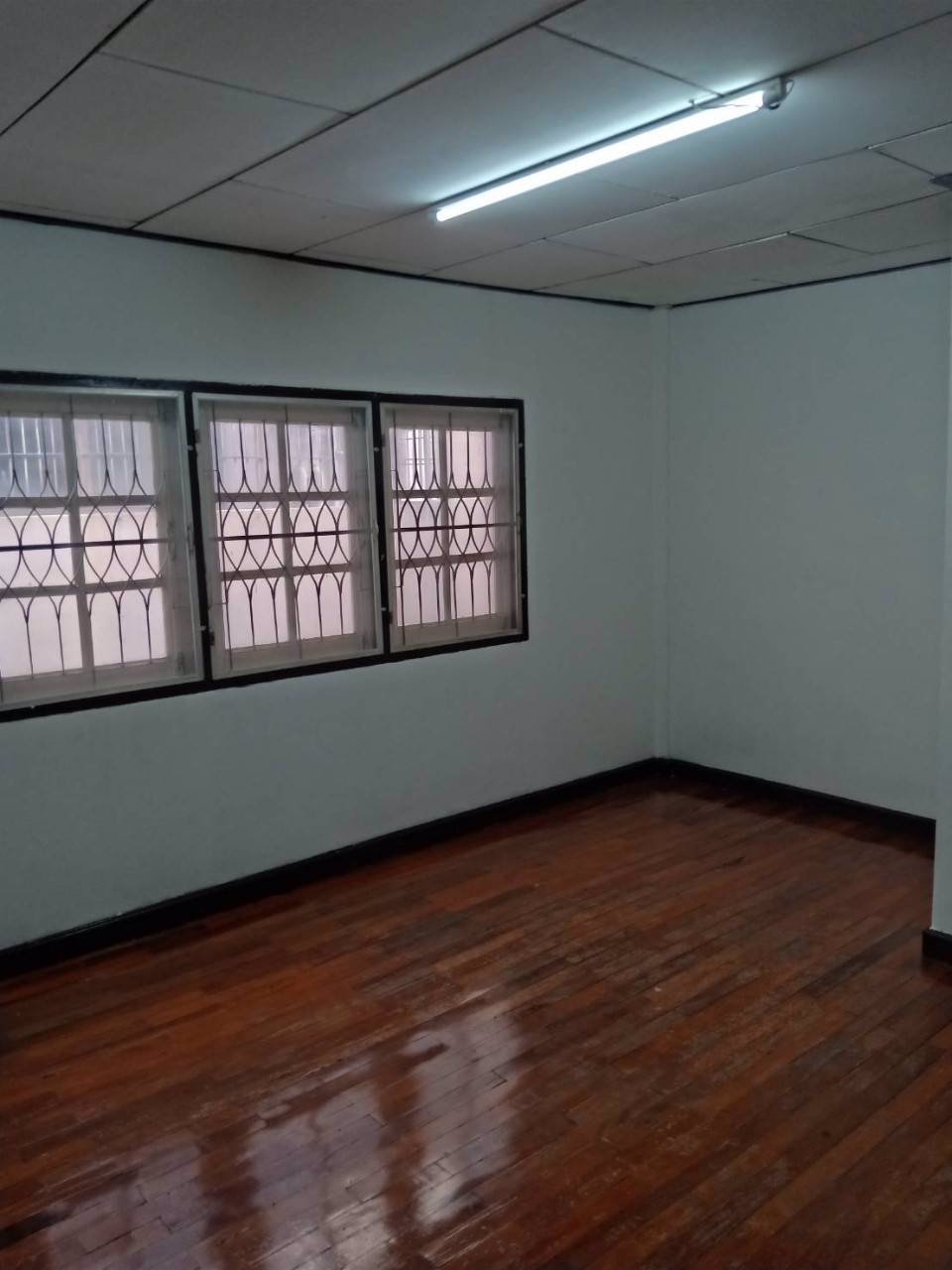 ให้เช่าทาวน์เฮาส์-หมู่บ้านเสนาวิลล่า