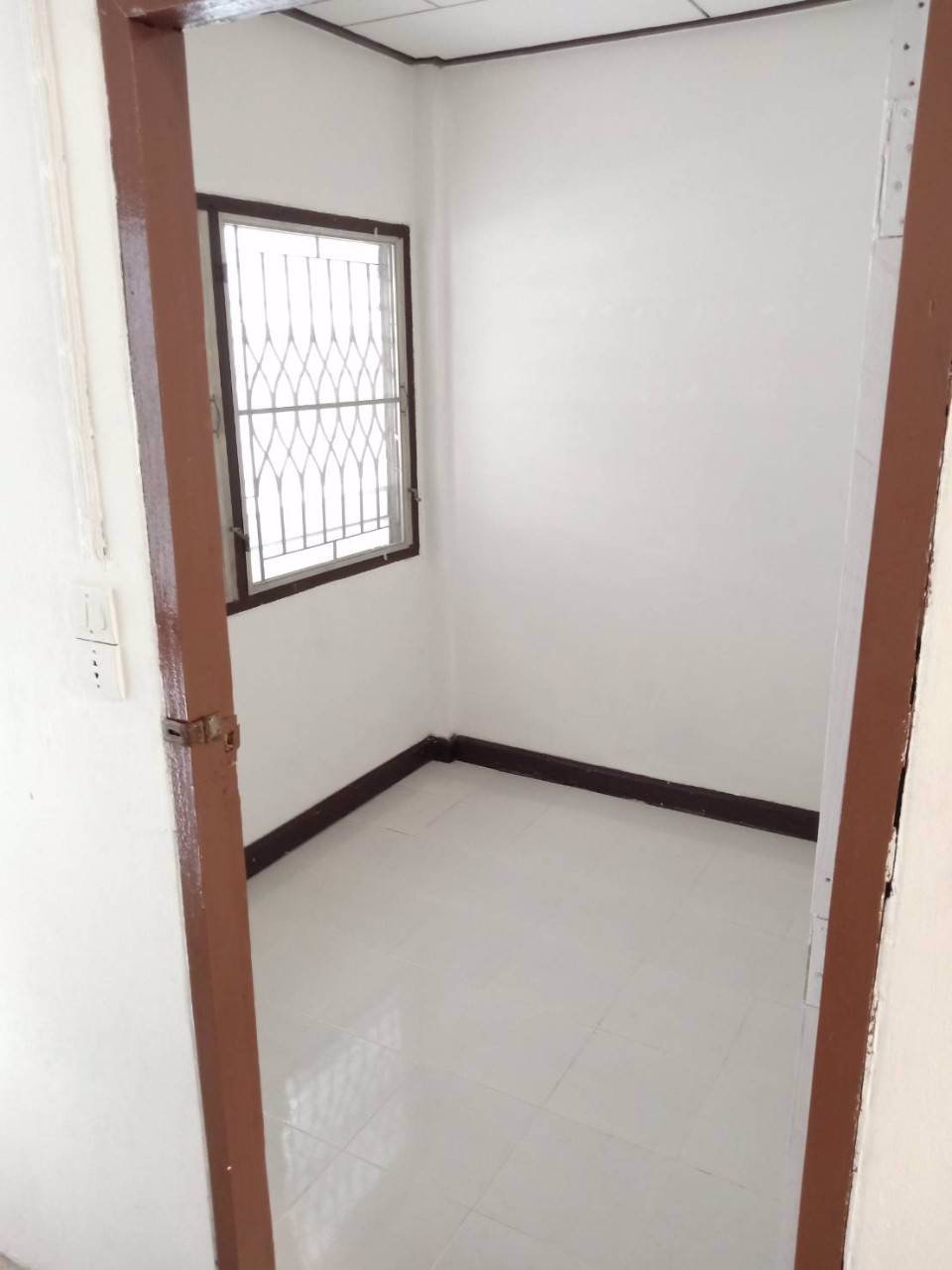 ให้เช่าทาวน์เฮาส์-หมู่บ้านเสนาวิลล่า