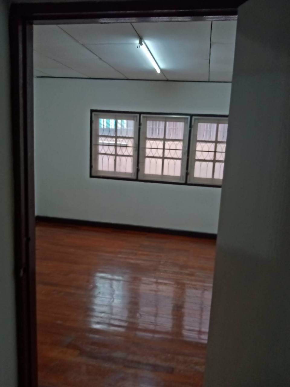 ให้เช่าทาวน์เฮาส์-หมู่บ้านเสนาวิลล่า