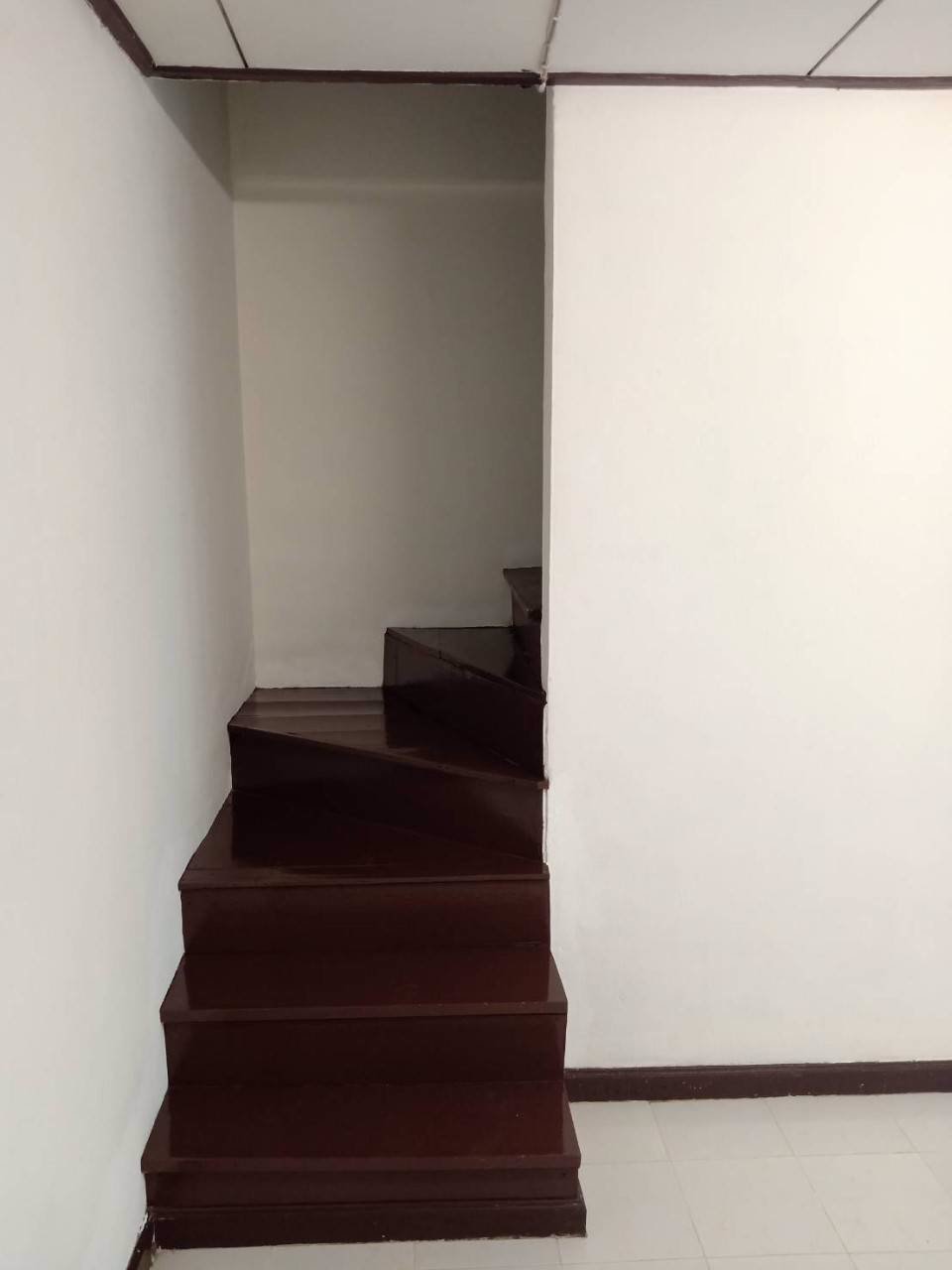 ให้เช่าทาวน์เฮาส์-หมู่บ้านเสนาวิลล่า