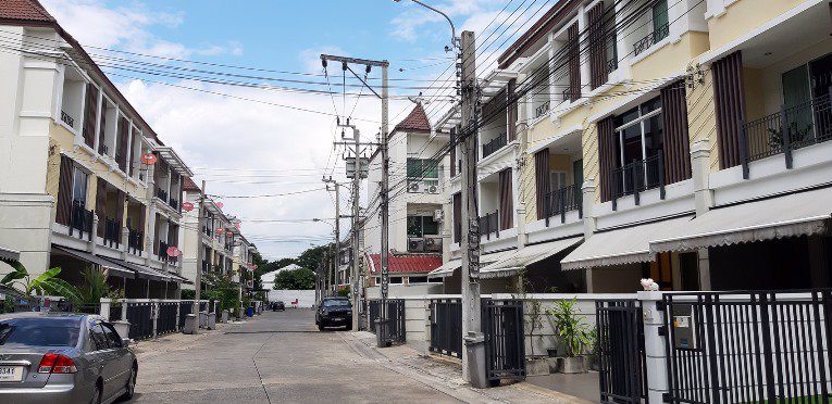 ให้เช่าบ้านทาวน์โฮม-3-ชั้น-ซอยลาดปลาเค้า12-ใกล้แยกวังหิน-เกษตรนวมินทร์-ติดถนน