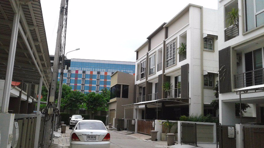 ให้เช่าทาวน์โฮม-3-ชั้น-ติด-mrt-ลาดพร้าว-ทำเลดีมาก