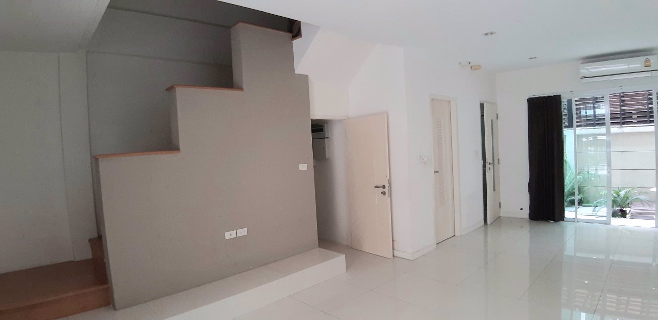 ให้เช่าทาวน์โฮม-3-ชั้น-ติด-mrt-ลาดพร้าว-ทำเลดีมาก