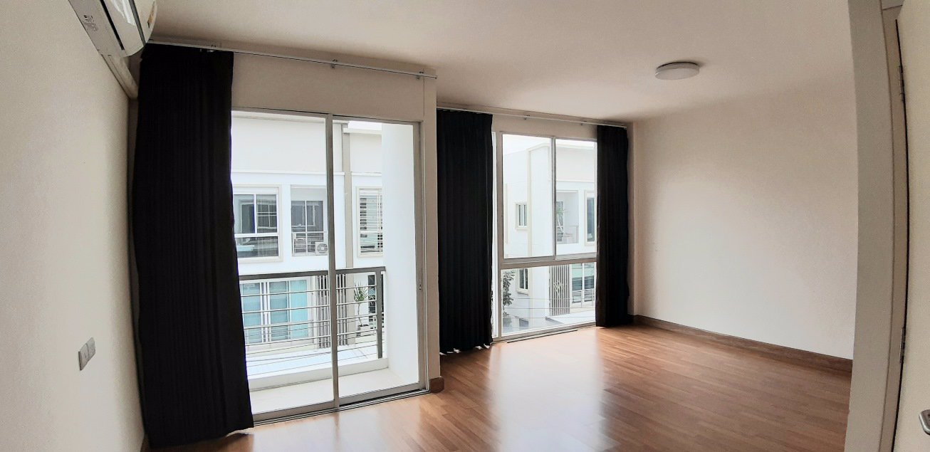 ให้เช่าทาวน์โฮม-3-ชั้น-ติด-mrt-ลาดพร้าว-ทำเลดีมาก