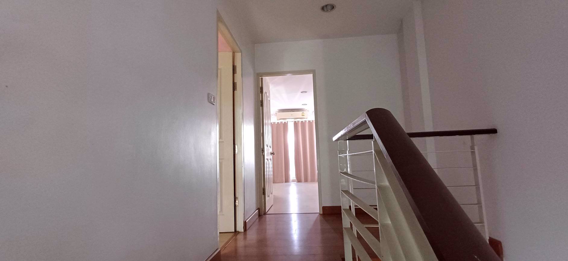 ขายทาวน์โฮม-4-ชั้น-แปลงมุม-ติดถนนลาดพร้าว-โครงการ-biz-town-เนื้อที่-29-ตรว-4-ชั้น-4-ห้องนอน-5-ห้อง