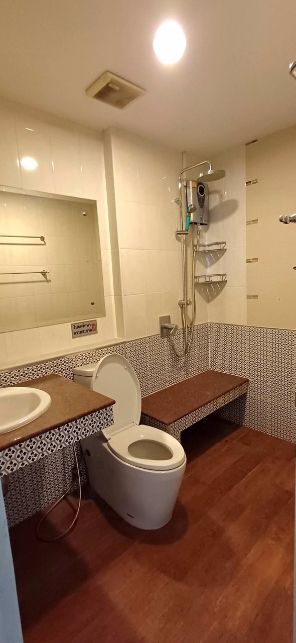 ขายทาวน์โฮม-4-ชั้น-แปลงมุม-ติดถนนลาดพร้าว-โครงการ-biz-town-เนื้อที่-29-ตรว-4-ชั้น-4-ห้องนอน-5-ห้อง