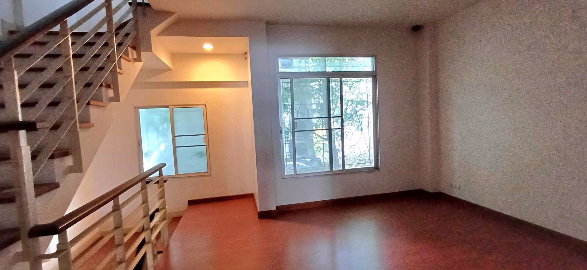 ขายทาวน์โฮม-4-ชั้น-แปลงมุม-ติดถนนลาดพร้าว-โครงการ-biz-town-เนื้อที่-29-ตรว-4-ชั้น-4-ห้องนอน-5-ห้อง