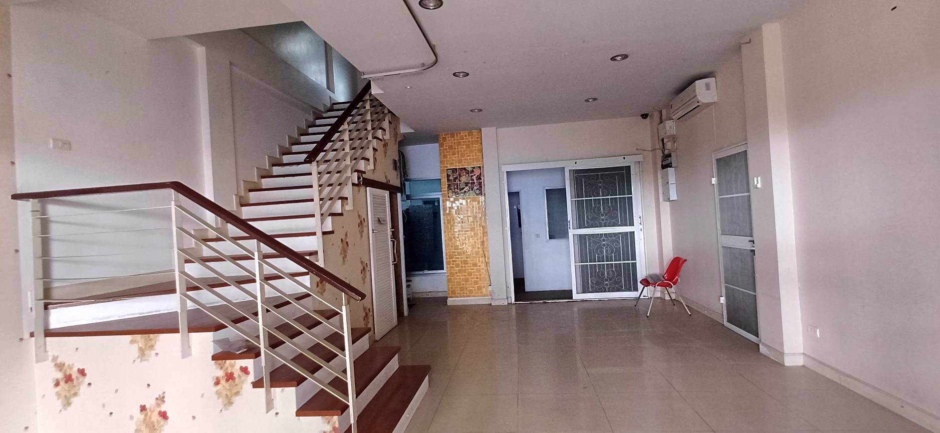 ขายทาวน์โฮม-4-ชั้น-แปลงมุม-ติดถนนลาดพร้าว-โครงการ-biz-town-เนื้อที่-29-ตรว-4-ชั้น-4-ห้องนอน-5-ห้อง