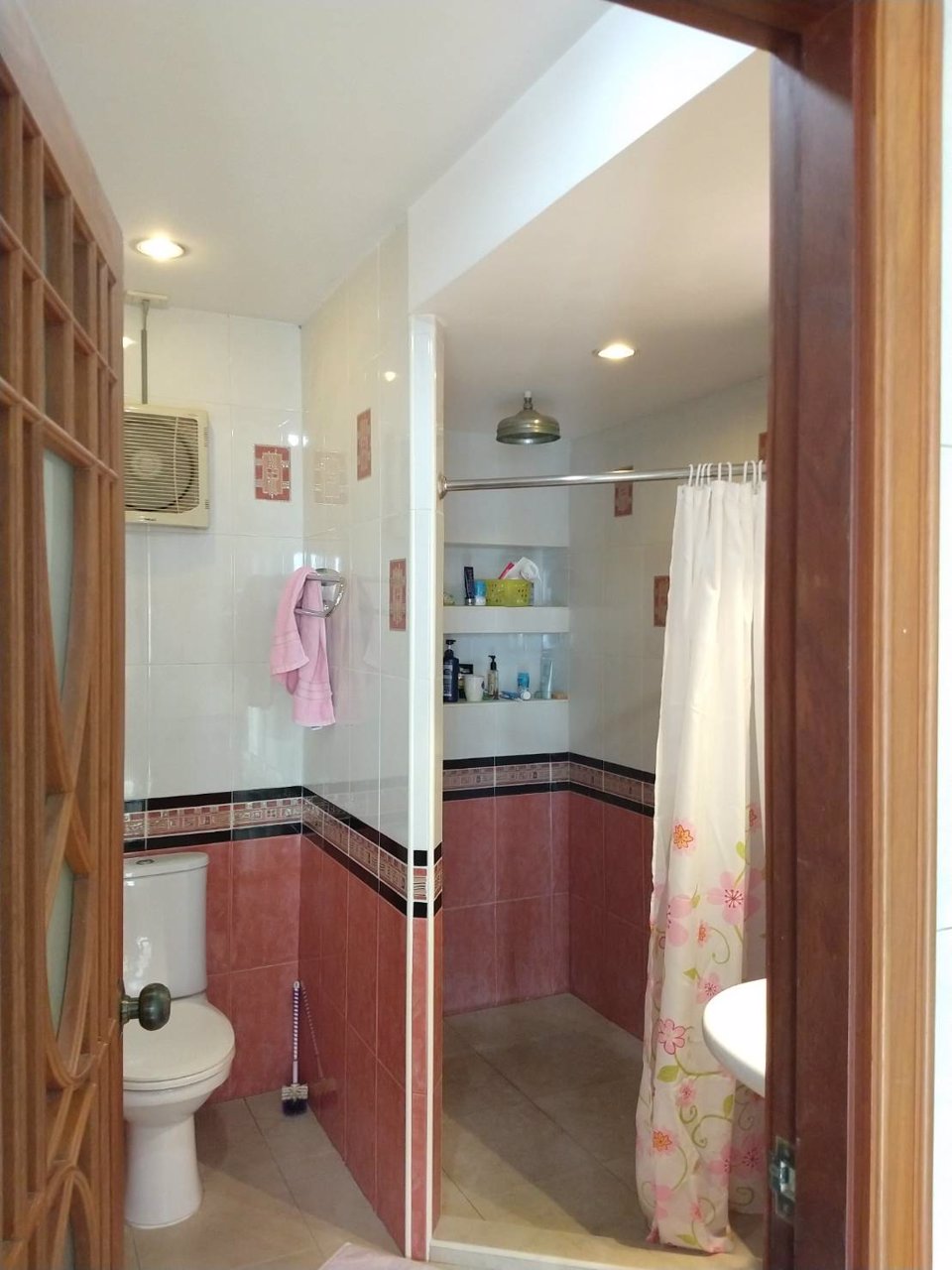 ขายด่วน-คอนโดติดริมรถไฟฟ้า-bts-ใจกลางเมืองสีลม-ห้องขนาดใหญ่-ราคาพิเศษ