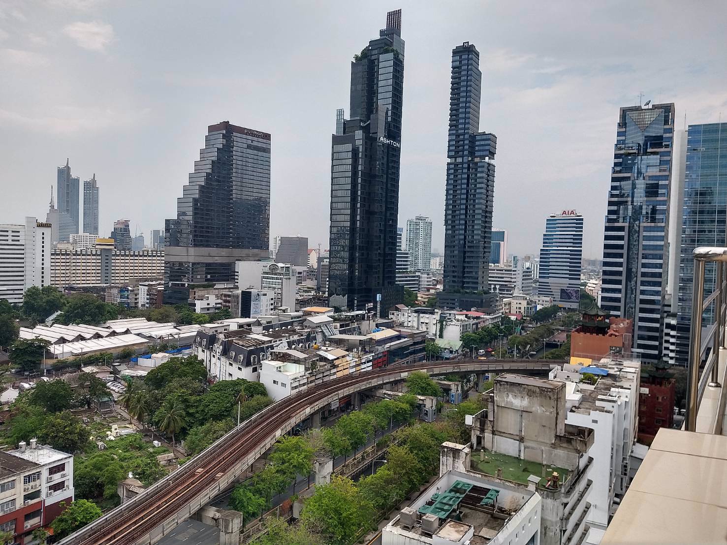 ขายด่วน-คอนโดติดริมรถไฟฟ้า-bts-ใจกลางเมืองสีลม-ห้องขนาดใหญ่-ราคาพิเศษ