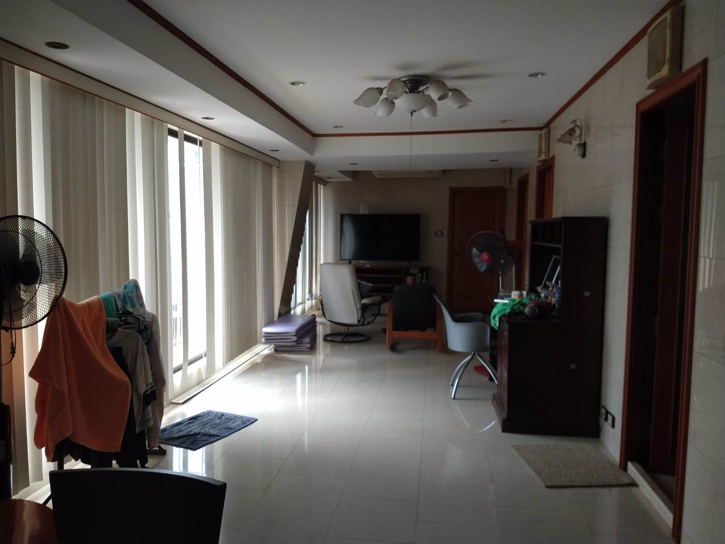 ขายด่วน-คอนโดติดริมรถไฟฟ้า-bts-ใจกลางเมืองสีลม-ห้องขนาดใหญ่-ราคาพิเศษ