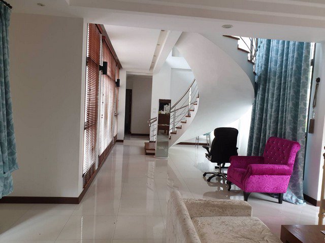 ขายบ้านเดี่ยว-หมู่บ้านภูธารา-พัทยา-272-ตรวา-มีบ้าน-2-หลัง-บ้านสวยน่าอยู่