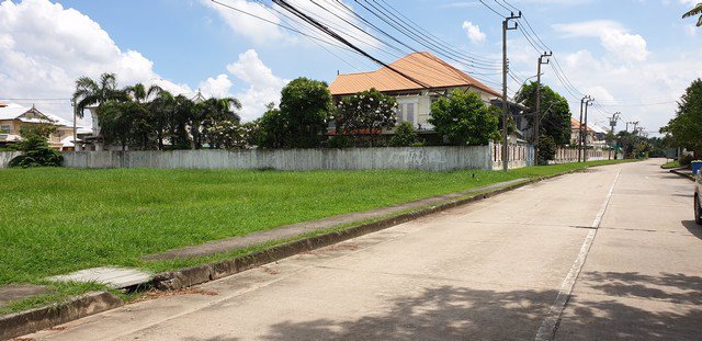 ขายที่ดิน-หมู่บ้านวินด์มิลล์-แปลงใหญ่สี่เหลี่ยม-454-ตรวา-ติดถนนเมน