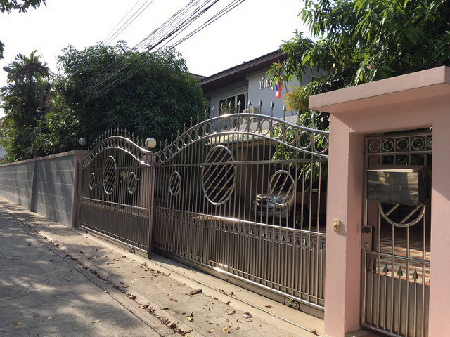 ขายบ้านเดี่ยว-356-ตรวา-พร้อมสระว่ายน้ำ-ในซอยเทิดราชัน-27-แยก-3-สวยงามแข็งแรง-เข้าซอยเพียยง-100-เมตร