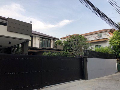 ขายบ้านเดี่ยว-พร้อมสระว่ายน้ำ-ซอยปรีดี-14-เข้าซอยเพียง-100-เมตร-121-ตรวา-4-นอน-4-น้ำ