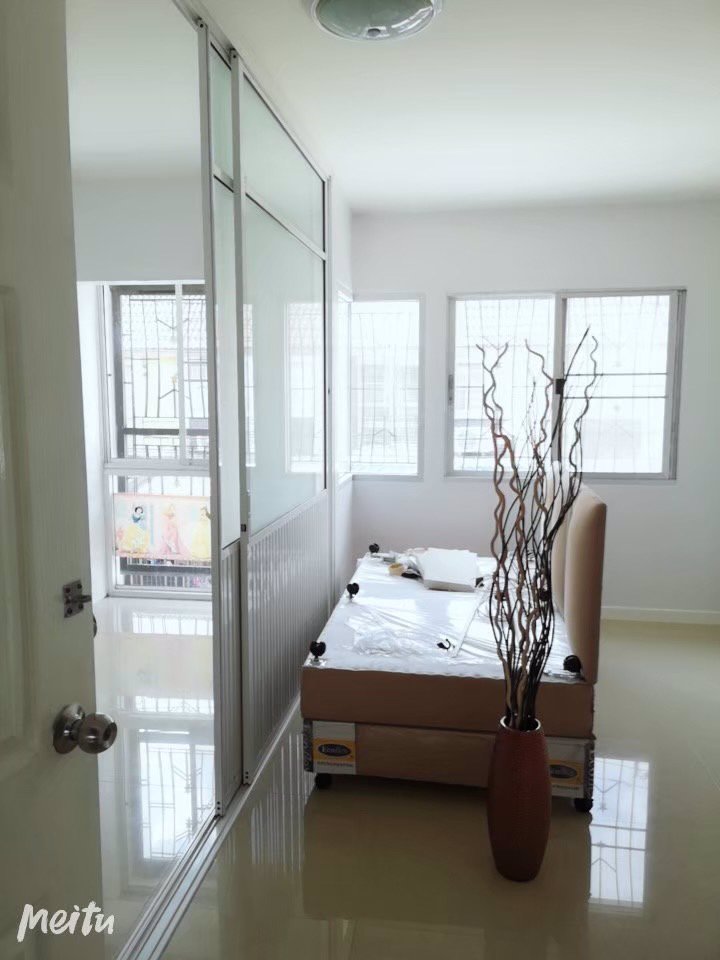 ขายทาวน์เฮ้าส์-2-ชั้น-พื้นที่-18-ตรว-2นอน-2น้ำ-เจ้าของขายเอง-