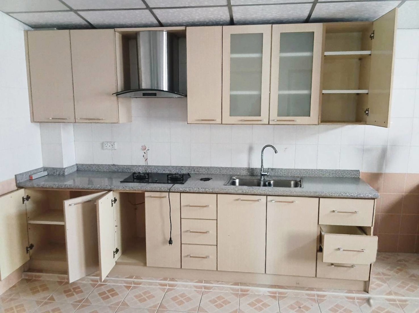 ขายด่วน-ทาวน์เฮ้าส์-2-ชั้น-พร้อมอยู่-โครงการ-มรุ่งกิจ-วิลล่า11-ร่มเกล้า-ราคาพิเศษ