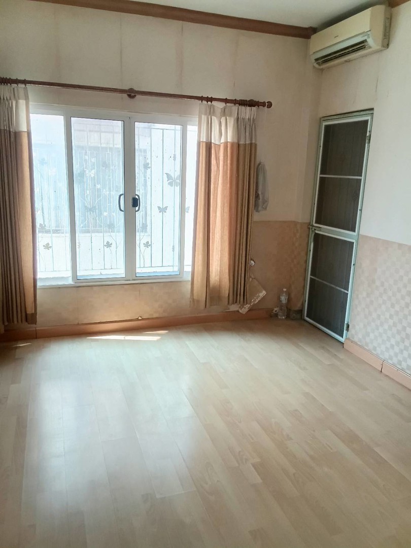 ขายด่วน-ทาวน์เฮ้าส์-2-ชั้น-พร้อมอยู่-โครงการ-มรุ่งกิจ-วิลล่า11-ร่มเกล้า-ราคาพิเศษ