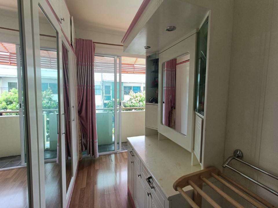 ขายด่วน-ทาวเฮ้าส์ราคาถูกมาก-ทำเลดีเยี่ยม-หมู่บ้านพฤกษาพรีเว่-เลียบด่วน-เกษตรนวมินทร์