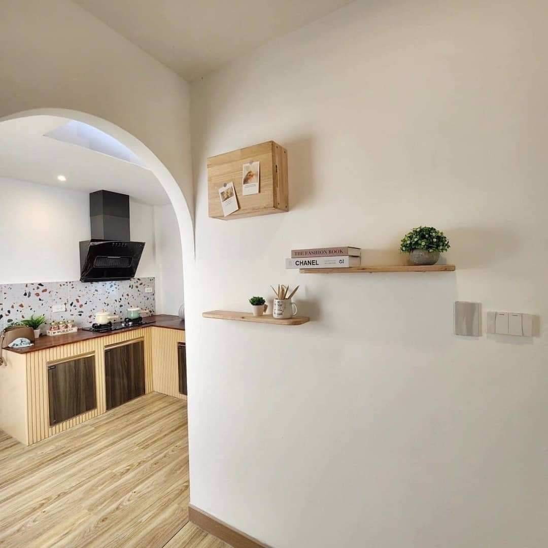 บ้านแฝดรีโนเวทใหม่ทั้งหลัง-บรรยากาศร่มรื่น-ตำแหน่งบ้านอยู่ต้นๆโครงการ-เข้าซอยไม่ลึก-ฟรีเฟอร์