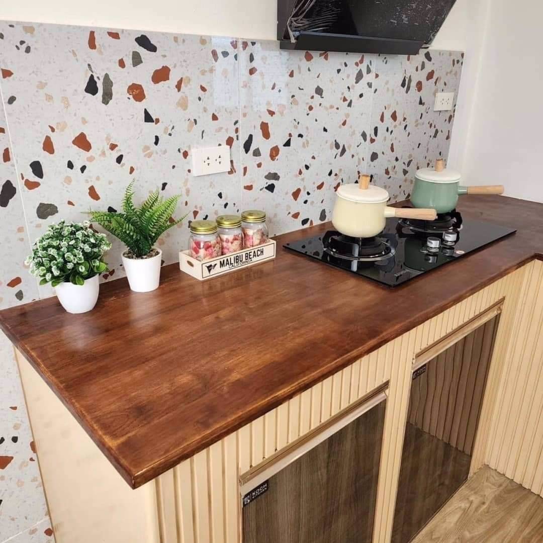 บ้านแฝดรีโนเวทใหม่ทั้งหลัง-บรรยากาศร่มรื่น-ตำแหน่งบ้านอยู่ต้นๆโครงการ-เข้าซอยไม่ลึก-ฟรีเฟอร์