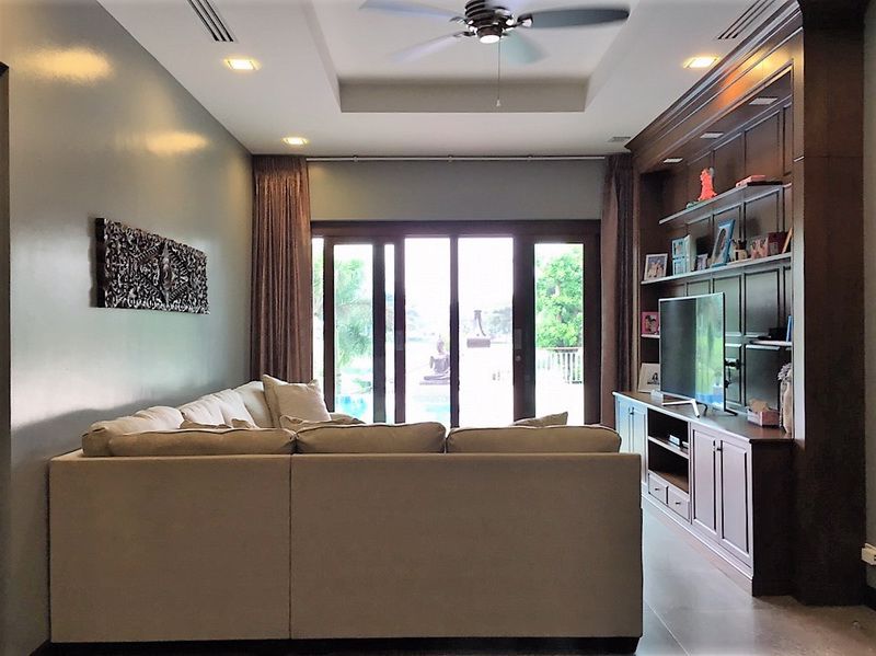 ขายบ้านหรูพร้อมที่ดิน-ในสนามกอล์ฟ-ปาล์มฮิลล์-หัวหิน-พร้อมวิวสนามกอล์ฟ-ตกแต่ง-หรูหรา-สวยงาม-พร้อมอยู่