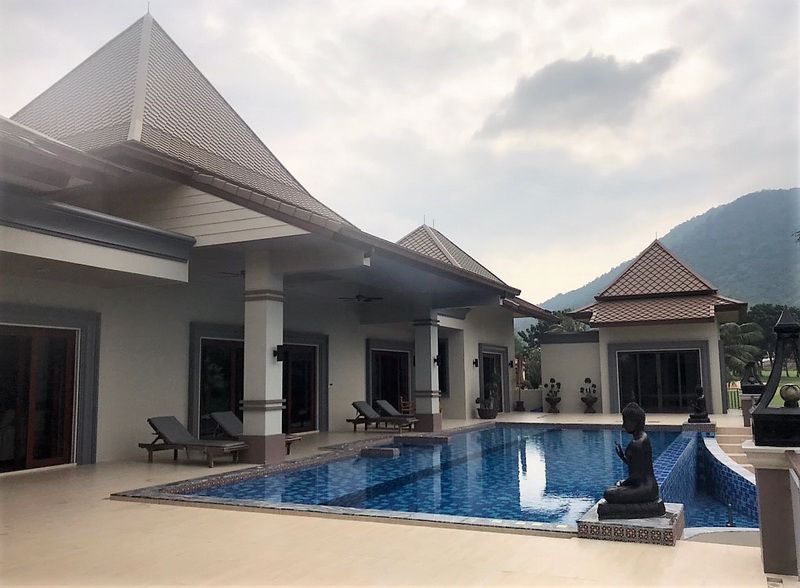 ขายบ้านหรูพร้อมที่ดิน-ในสนามกอล์ฟ-ปาล์มฮิลล์-หัวหิน-พร้อมวิวสนามกอล์ฟ-ตกแต่ง-หรูหรา-สวยงาม-พร้อมอยู่