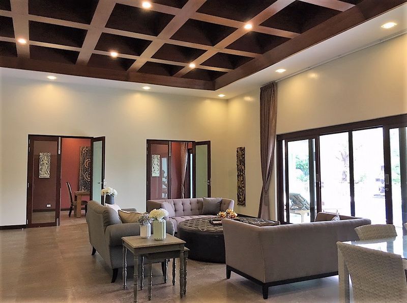 ขายบ้านหรูพร้อมที่ดิน-ในสนามกอล์ฟ-ปาล์มฮิลล์-หัวหิน-พร้อมวิวสนามกอล์ฟ-ตกแต่ง-หรูหรา-สวยงาม-พร้อมอยู่