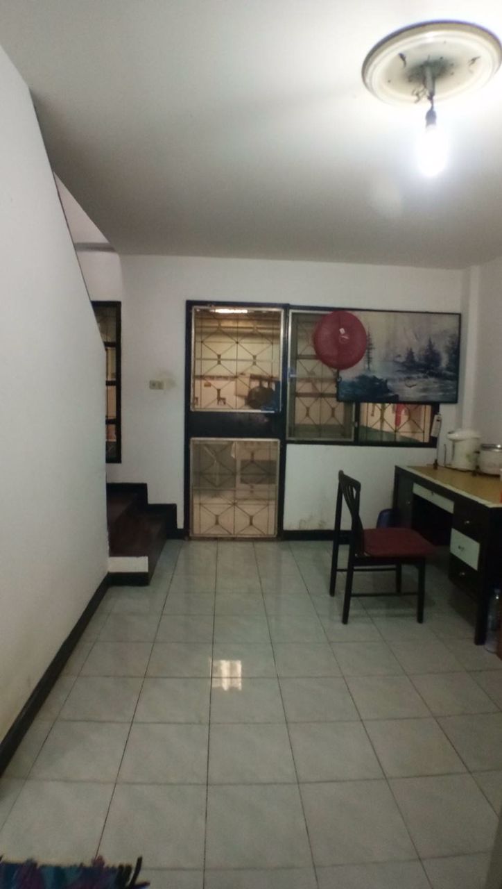 ขายถูกมาก-ทาวน์เฮาส์-3-ชั้น-หมู่บ้านอู่ทองเพลส-โครงการ2-เนื้อที่-18-ตรวา-ใกล้ทำเลแนวรถไฟฟ้าสายสีเขี