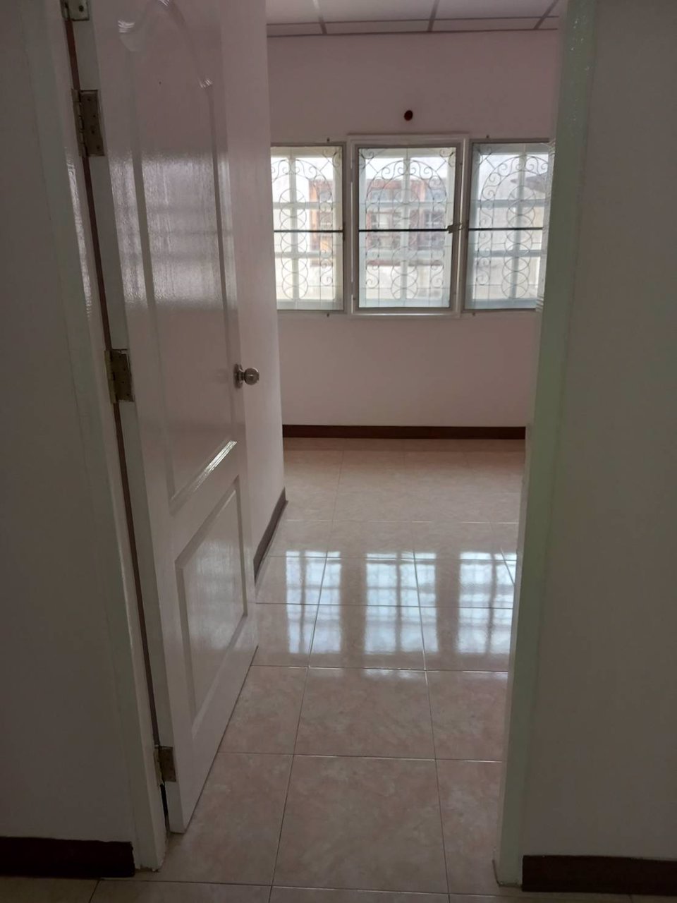 ให้เช่า-ทาวน์เฮาส์-2-ชั้น-หมู่บ้านสุขสันต์-7-ซอย-21-ใกล้-mrt-หลักสอง