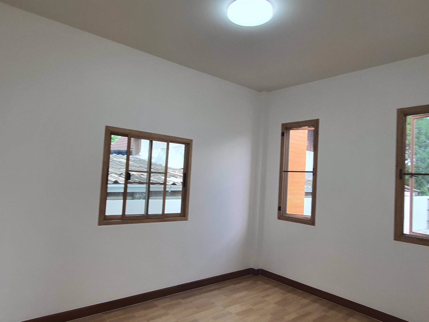 บ้านดีพร้อม-เพชรเกษม-110-แยก-4-3-บ้านมีพื้นที่ใช้สอยกว้างๆ-บรรยากาศร่มรื่น-โรงจอดรถหรู-4-คัน