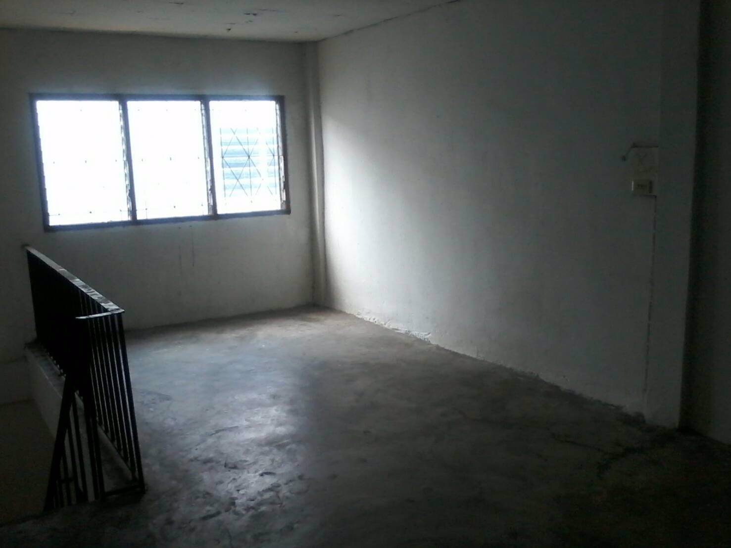 ให้เช่าตึกแถว-โครงการบ้านเลขที่5-สมุทรสาคร-ทำเลการค้า-ด้านหน้าหมู่บ้าน