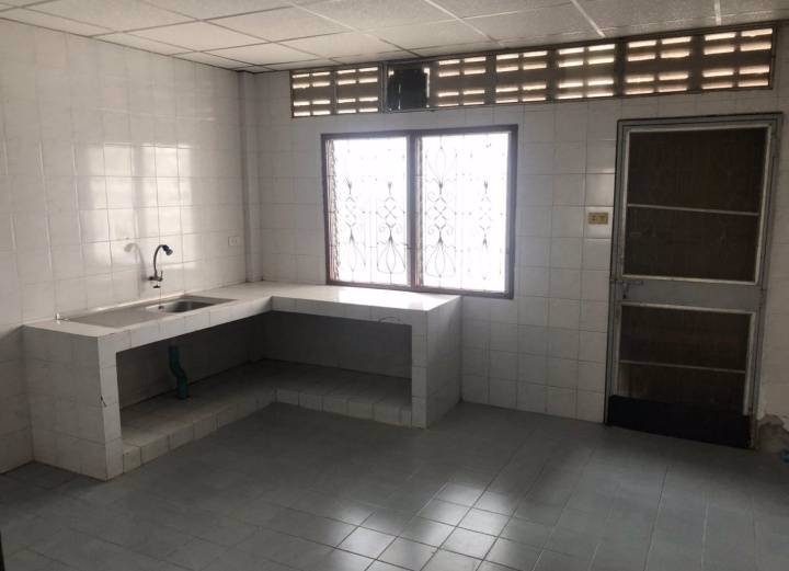 ทาวน์เฮ้าส์-2ชั้น-2ห้องนอน-ใกล้ถนนอ่างศิลา-อเมือง-จชลบุรี