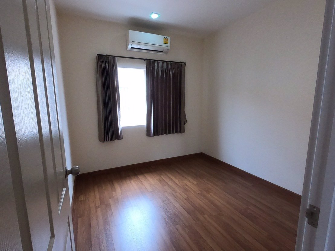 ขายบ้านโกลเด้นทาวน์-วัชรพล-สุขาภิบาล-5-ทาวน์โฮม-2-ชั้น