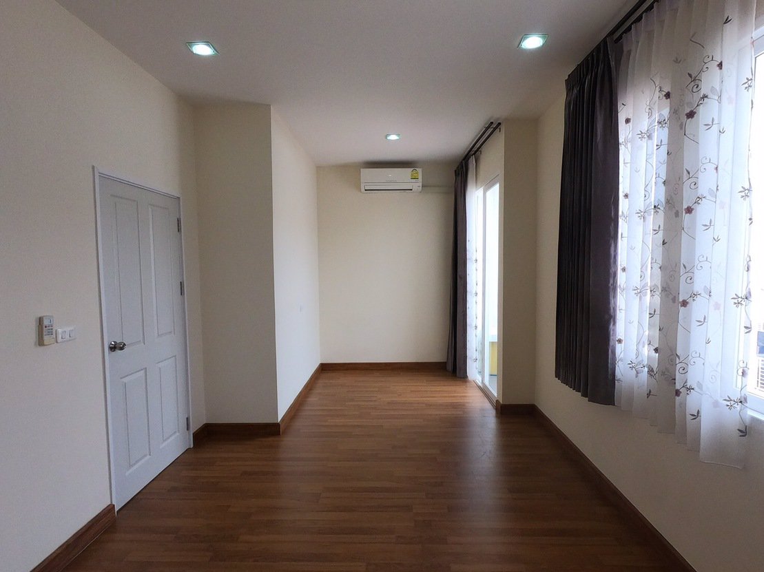 ขายบ้านโกลเด้นทาวน์-วัชรพล-สุขาภิบาล-5-ทาวน์โฮม-2-ชั้น