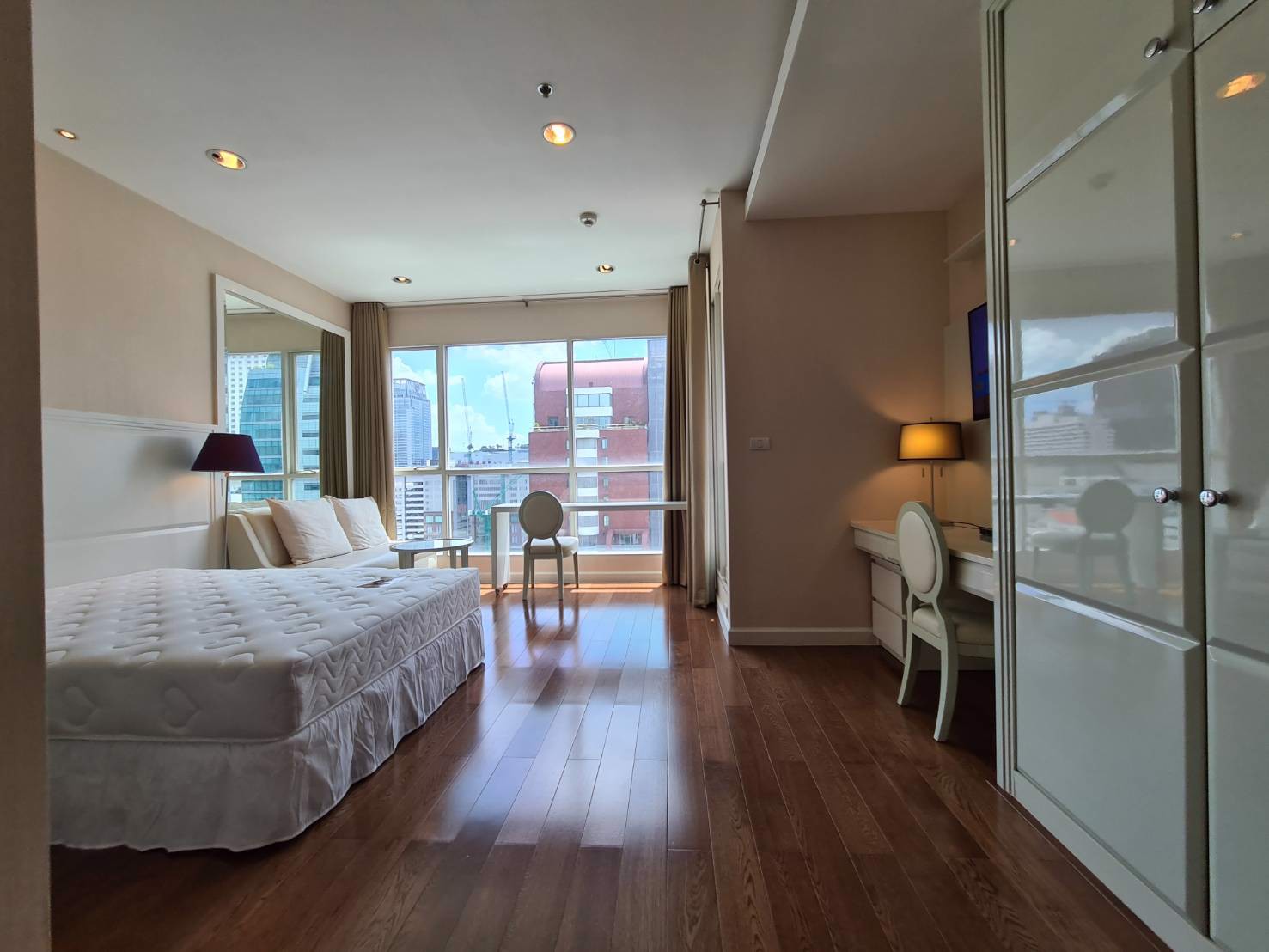 the-address-chidlom-for-sale-at-best-price-150xxx-baht-sqm-