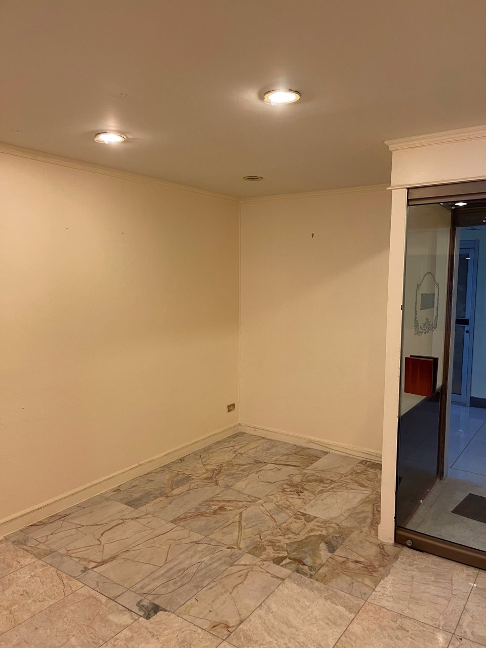 ขายห้องสวยราคาถูกบนสีลม-for-sale-condo-on-silom