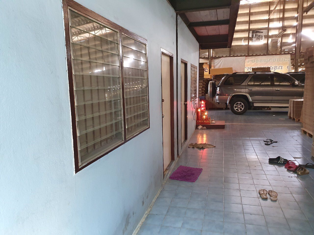 ขายที่ดินพร้อมสิ่งปลูกสร้าง-โกดัง-ซอยลาซาล-85-ศรีนครินทร์-ใกล้รถไฟฟ้า-ทางด่วน-โรงพยาบาล-โรงเรียนฯ