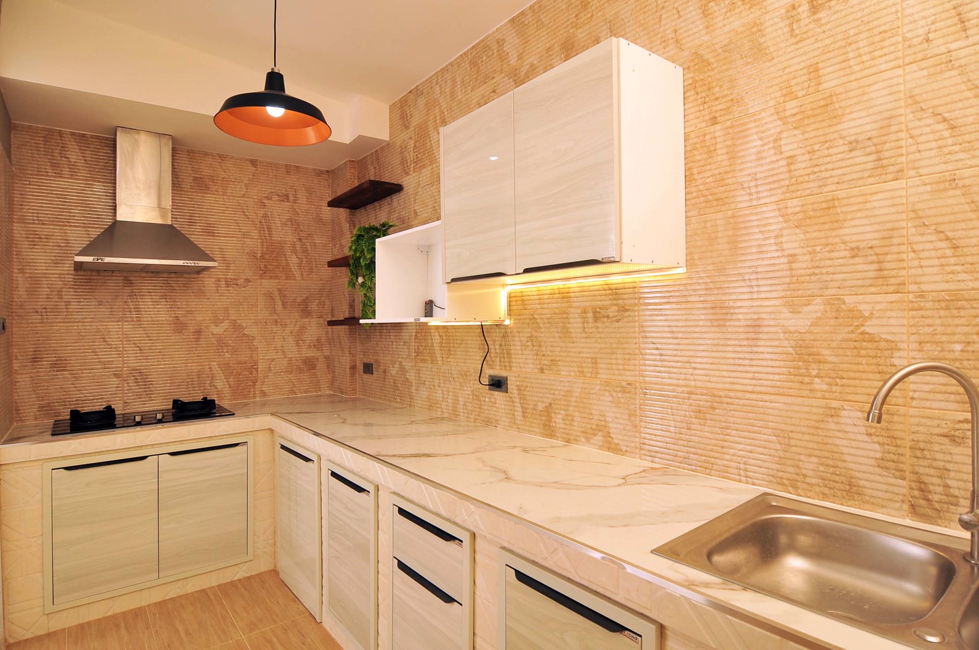 ขายทาวเฮ้าส์ชั้นเดียวห้องริมต่อเติมใหม่-40-ตารางวา-ถนนนวมินทร์-อารมณ์เหมือนบ้านเดี่ยว