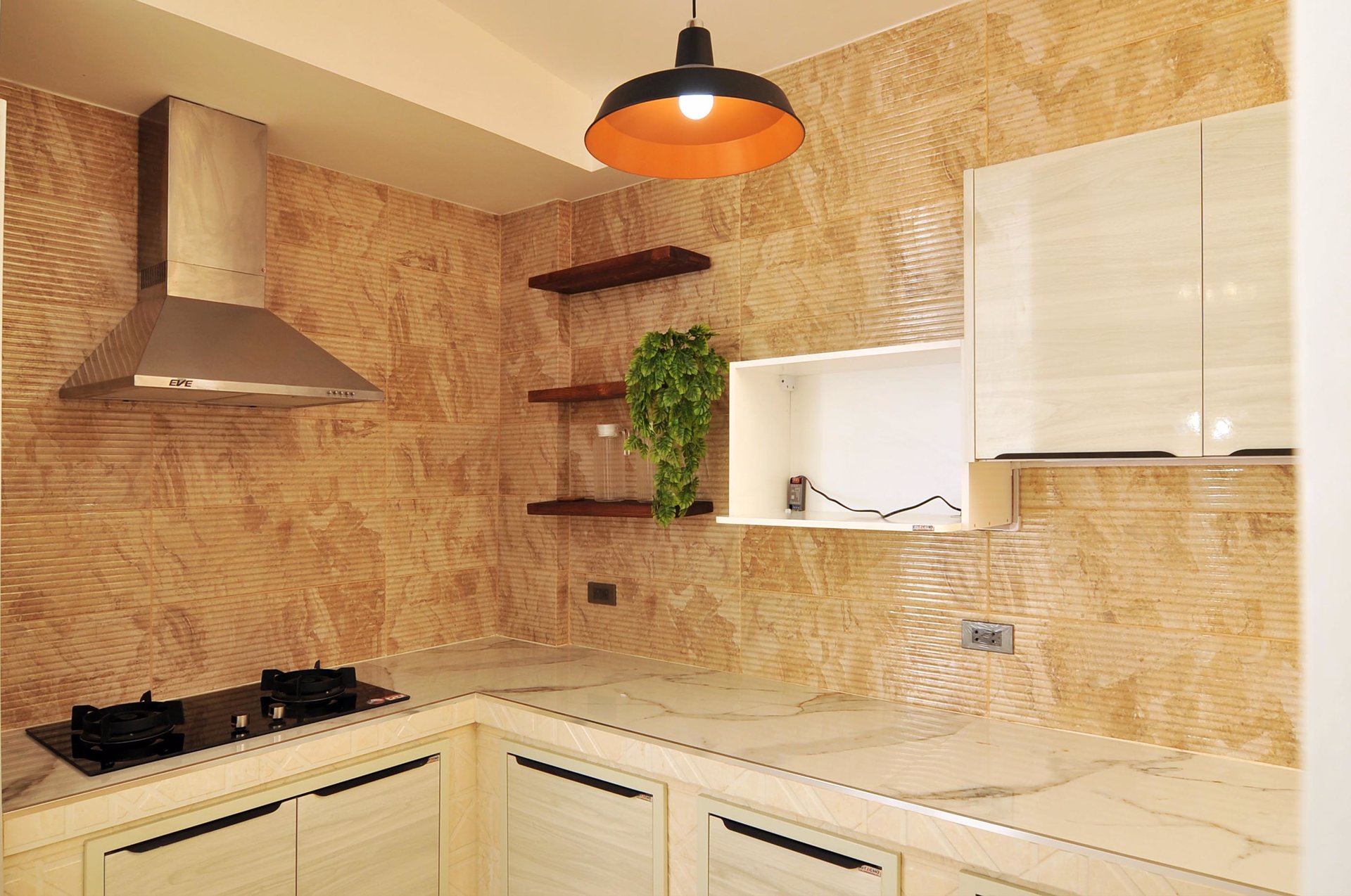 ขายทาวเฮ้าส์ชั้นเดียวห้องริมต่อเติมใหม่-40-ตารางวา-ถนนนวมินทร์-อารมณ์เหมือนบ้านเดี่ยว