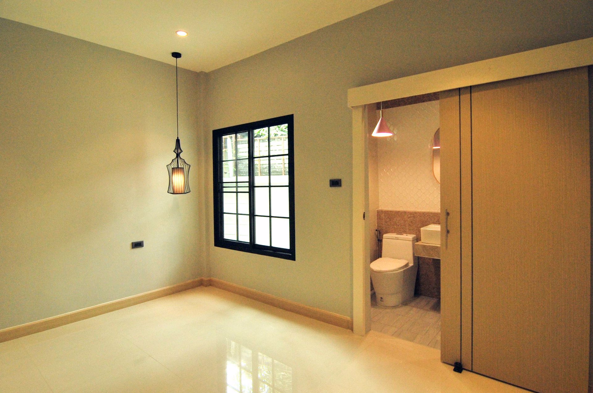 ขายทาวเฮ้าส์ชั้นเดียวห้องริมต่อเติมใหม่-40-ตารางวา-ถนนนวมินทร์-อารมณ์เหมือนบ้านเดี่ยว